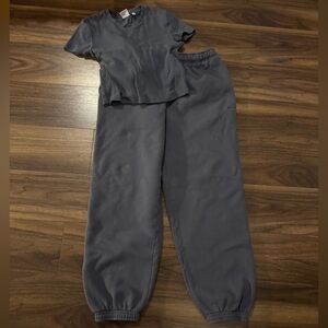 Aritzia joggers and cropped tee, both medium. Colour is vintage navy.
